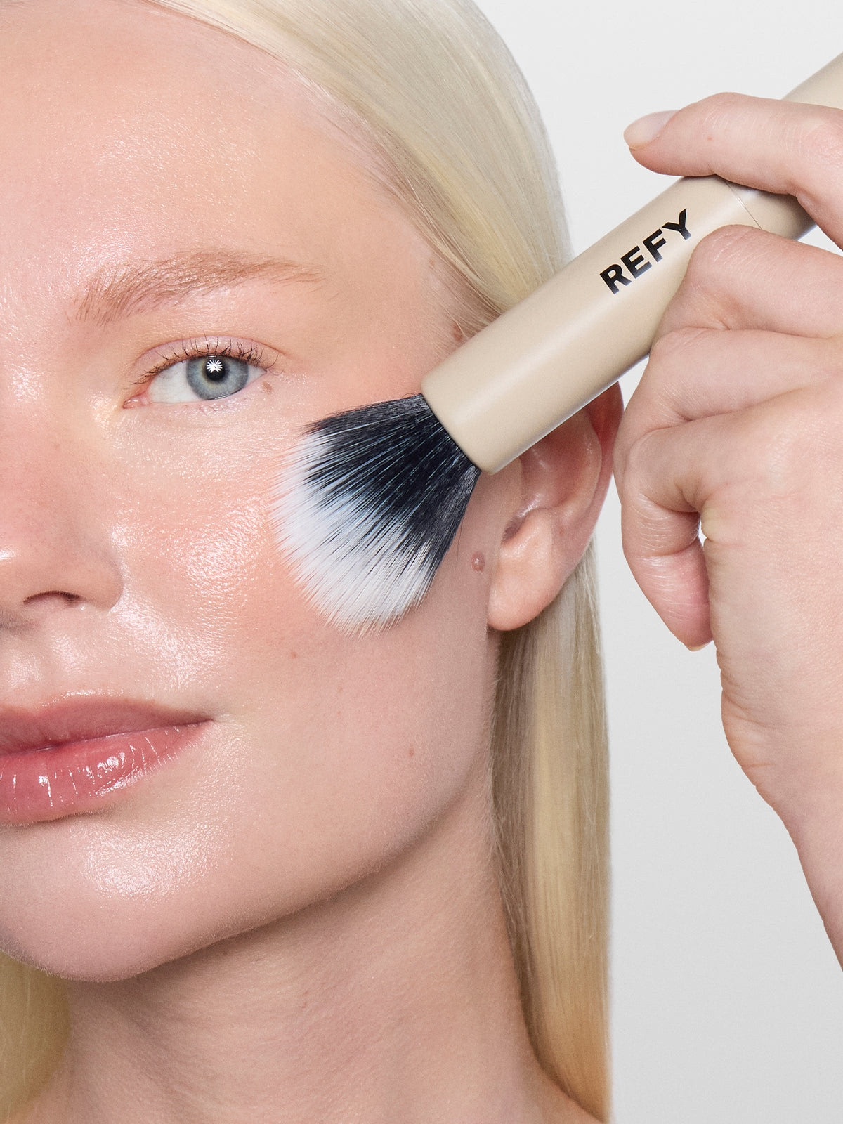 REFY Duo Brush купить в Beauty Storage. Быстрая доставка по России и СНГ.