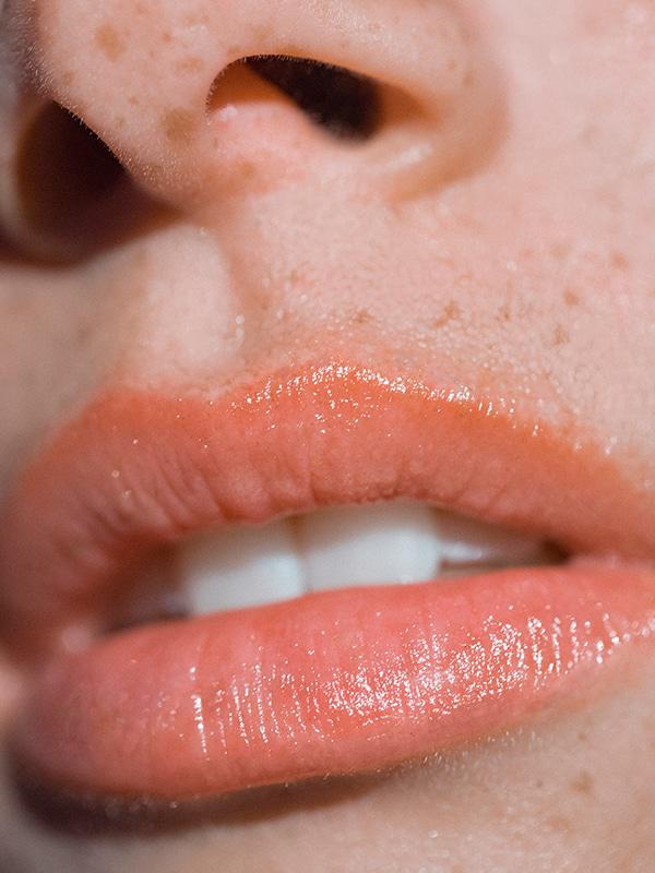 GLOSSIER Balm Dotcom