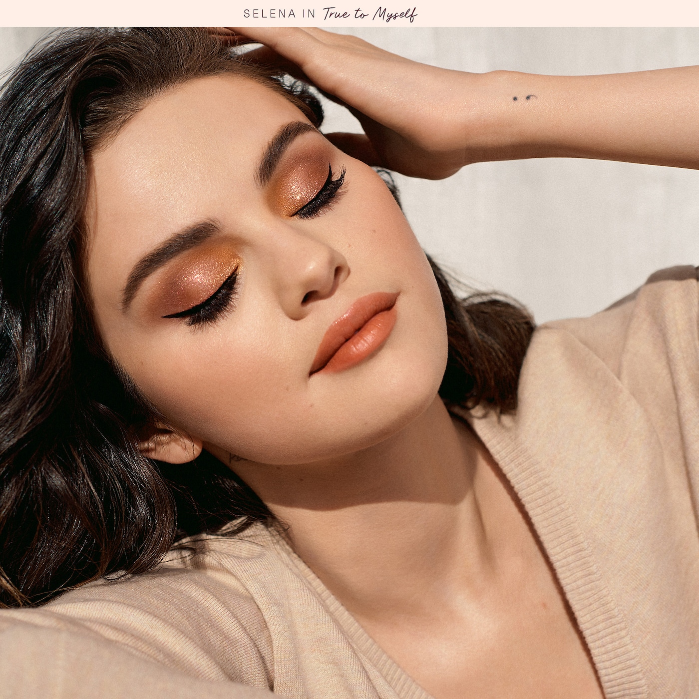RARE BEAUTY by Selena Gomez Discovery Eyeshadow Palette купить в Beauty Storage. Быстрая доставка по России и СНГ.