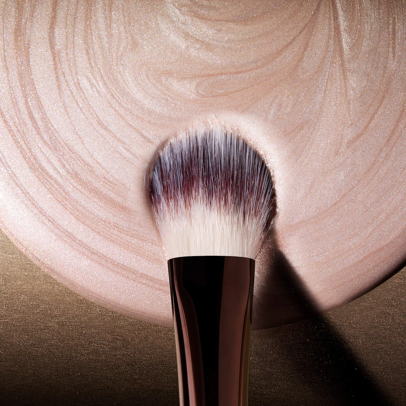 Купить HOURGLASS Unreal Radiant Glow Liquid Highlighter на Beautystorage.ru. Быстрая доставка по России и СНГ.