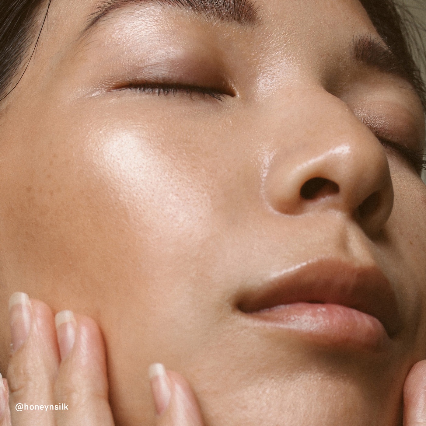 ILIA DayLite Highlighting Powder купить в Beauty Storage. Быстрая доставка по России и СНГ.
