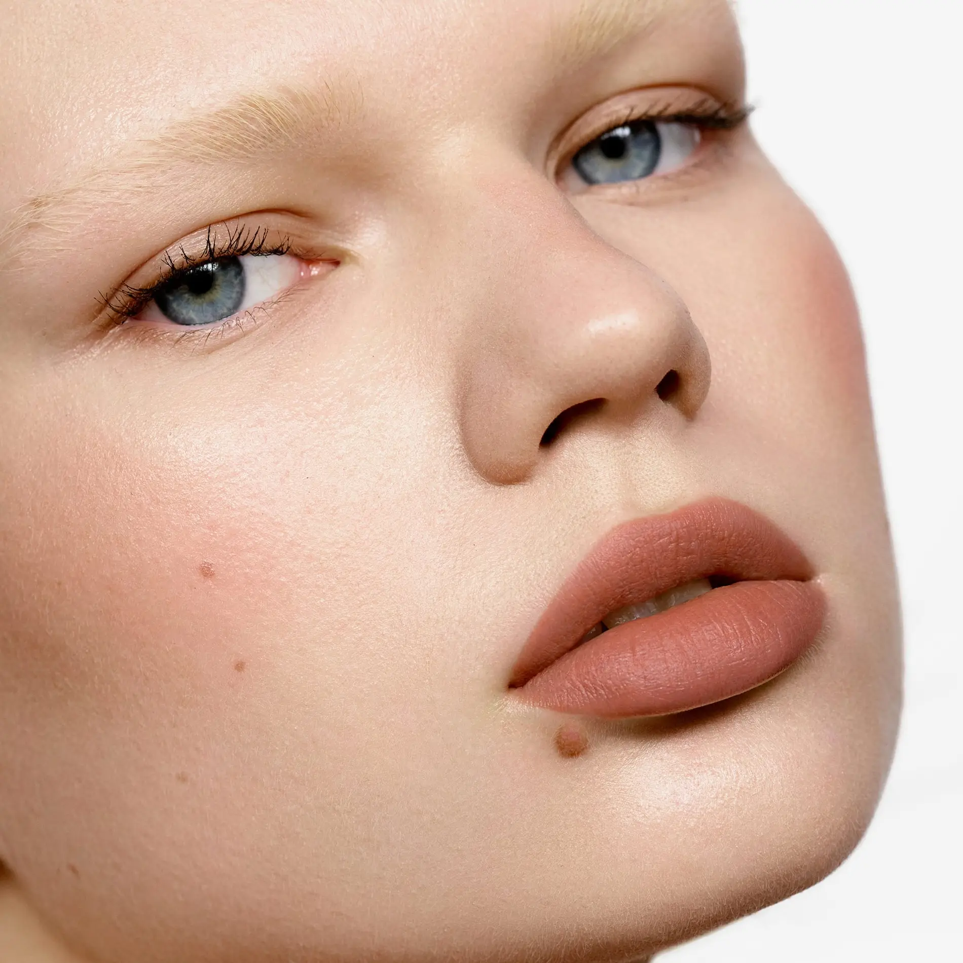 Купить ROSE INC Lip Cream Weightless Matte Color на Beautystorage.ru. Быстрая доставка по России и СНГ.