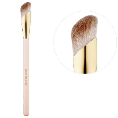 RARE BEAUTY BY SELENA GOMEZ Liquid Touch Concealer Brush купить в Beauty Storage.  Быстрая доставка по России и СНГ.
