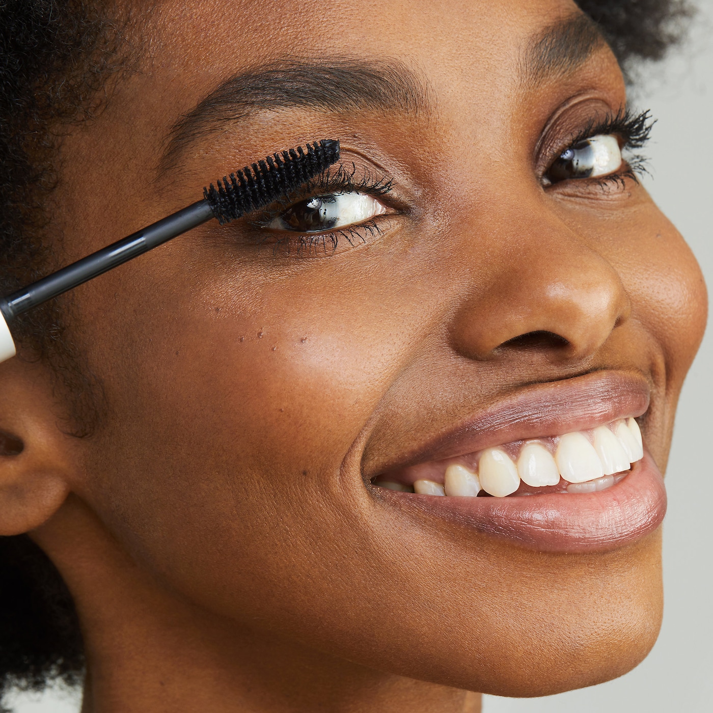 RMS BEAUTY Straight Up Volumizing Peptide Mascara купить в Beauty Storage. Быстрая доставка по России и СНГ.