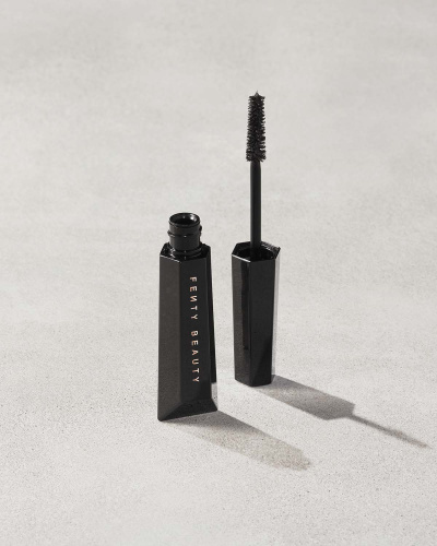 Купить FENTY BEAUTY Hella Thicc Volumizing Mascara на Beautystorage.ru. Быстрая доставка по России и СНГ.
