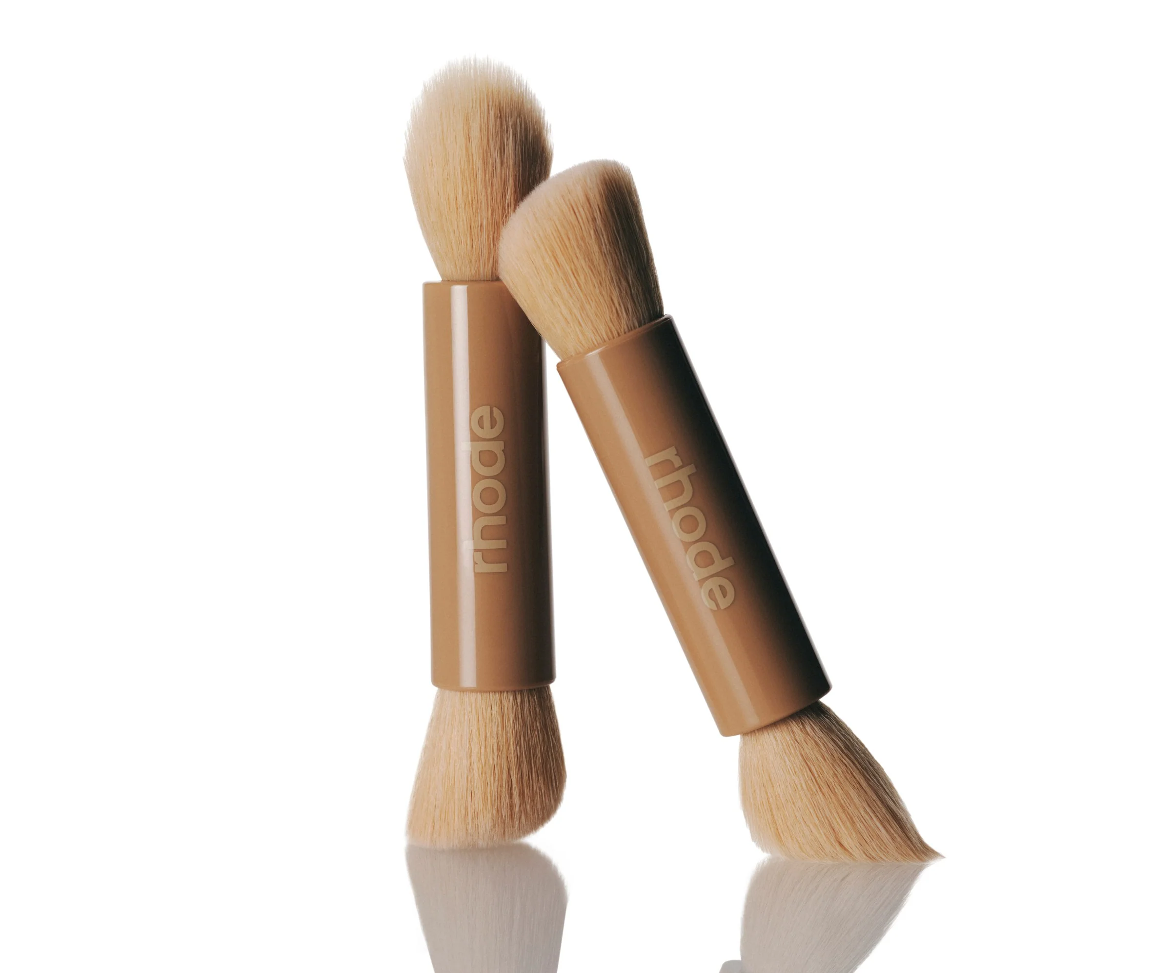 Купить RHODE Pocket Brush на Beautystorage.ru. Быстрая доставка по России и СНГ.