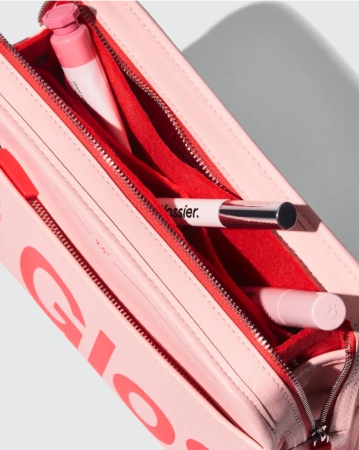 GLOSSIER The Beauty Bag купить в Beauty Storage. Быстрая доставка по России и СНГ.

