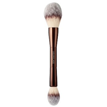HOURGLASS Veil Translucent Setting Powder Brush купить в Beauty Storage. Быстрая доставка по России и СНГ.