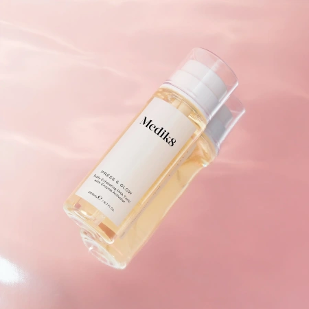 MEDIK8 PRESS & GLOW™ Daily Exfoliating PHA Tonic with Enzyme Activator купить в Beauty Storage. Быстрая доставка по России и СНГ.
