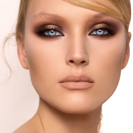 NATASHA DENONA Mini Nude Eyeshadow Kit - Mini Nude Eyeshadow Palette & Eyeshadow Brush купить в Beauty Storage. Быстрая доставка по России и СНГ.
