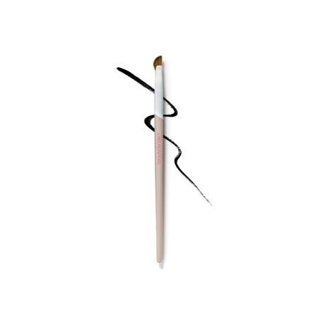 BEAUTYBLENDER Wing Man Curved Eyeliner Brush купить в Beauty Storage. Быстрая доставка по России и СНГ.