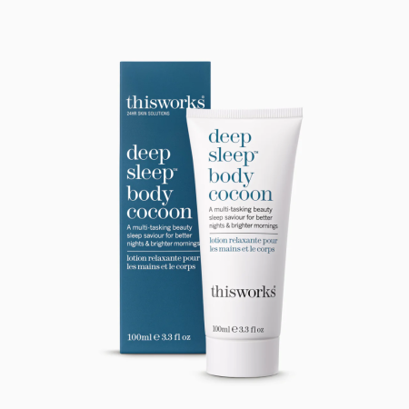 Купить THIS WORKS Deep Sleep Body Cocoon на Beautystorage.ru. Быстрая доставка по России и СНГ.