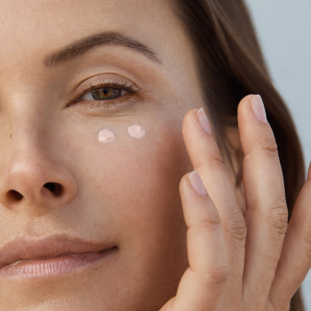 SUPERGOOP! Bright-Eyed 100% Mineral Eye Cream SPF 40 купить в Beauty Storage. Быстрая доставка по России и СНГ.