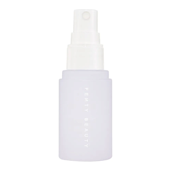 FENTY BEAUTY Baby What It Dew Travel-Size Makeup Refreshing Spray купить в Beauty Storage. Быстрая доставка по России и СНГ.
