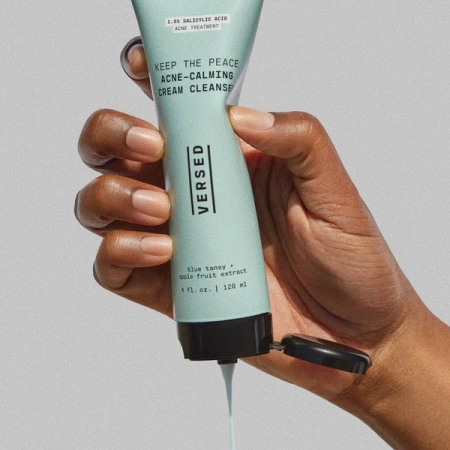 VERSED Keep The Peace Acne-Calming Cream Cleanser купить в Beauty Storage. Быстрая доставка по России и СНГ.