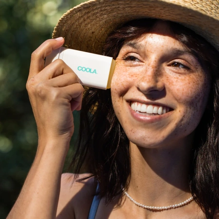 COOLA Classic Organic Sunscreen Stick SPF 30 - Tropical Coconut купить в Beauty Storage. Быстрая доставка по России и СНГ.