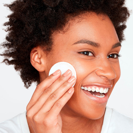 FIRST AID BEAUTY Skin Rescue Acne Clearing Pads with White Clay