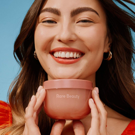 RARE BEAUTY by Selena Gomez Find Comfort Bouncy Body Cream - Awaken Confidence купить в Beauty Storage. Быстрая доставка по России и СНГ.
