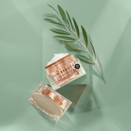 JLO BEAUTY That Big Screen Moisturizer with Broad Spectrum SPF 30 купить в Beauty Storage. Быстрая доставка по России и СНГ.