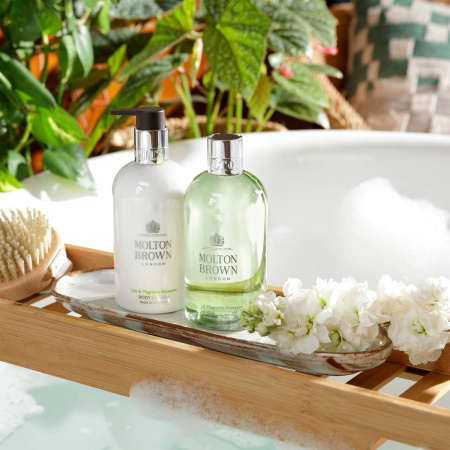MOLTON BROWN Lily & Magnolia Blossom Bath And Shower Gel купить в Beauty Storage. Быстрая доставка по России и СНГ.
