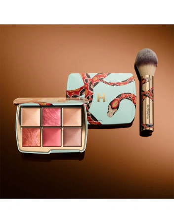 HOURGLASS Veil Travel Powder Brush - Snake купить в Beauty Storage. Быстрая доставка по России и СНГ.